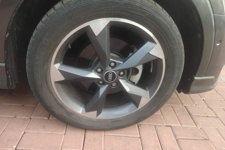 Used Audi Q3 2021 35 TFSI Enjoy Life Edition Right Front Wheel Hub