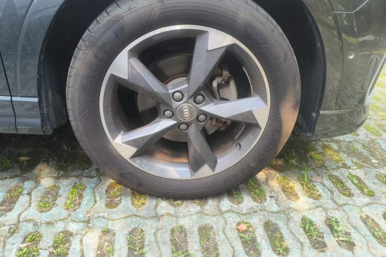 Used Audi Q3 2021 35 TFSI Fashion Dynamic Model Right Front Wheel Hub