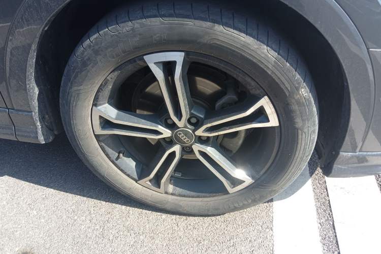 Used Audi Q3 2021 45 TFSI quattro Fashion Dynamic Model Right Front Wheel Hub