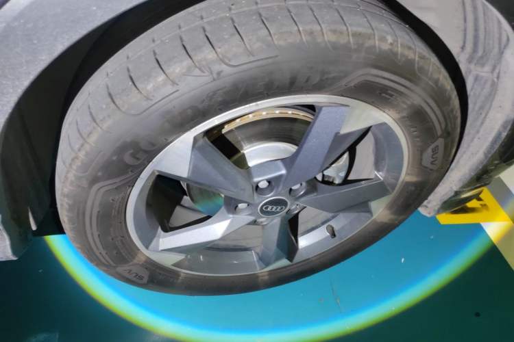 Used Audi Q3 2021 35 TFSI Fashion Dynamic Model Right Front Wheel Hub