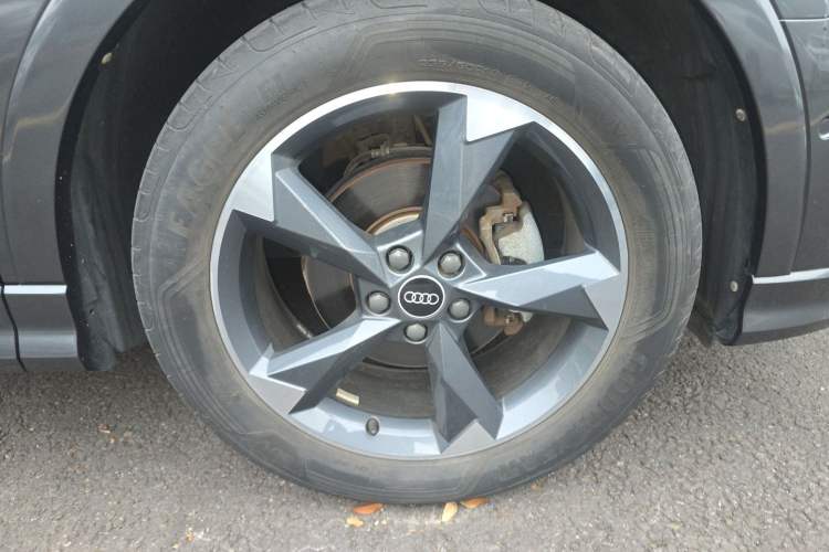 Used Audi Q3 2021 35 TFSI Fashion Dynamic Model Right Front Wheel Hub