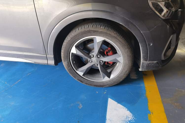 Used Audi Q3 2021 35 TFSI Fashion Dynamic Model Right Front Wheel Hub