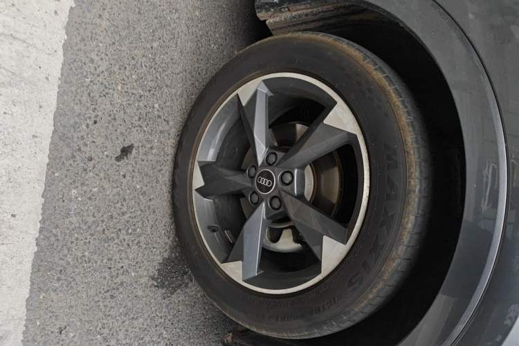 Used Audi Q3 2021 35 TFSI Fashion Dynamic Model Right Front Wheel Hub
