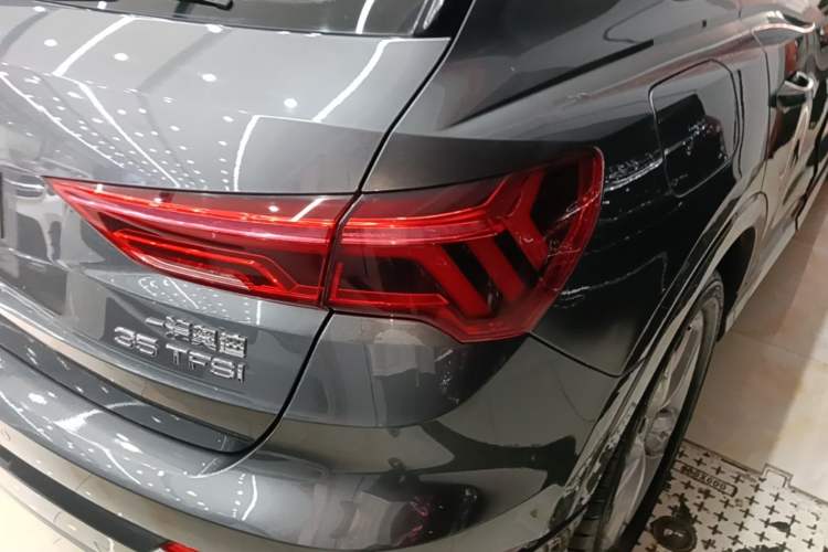 Used Audi Q3 2021 35 TFSI Fashionable and Elegant Model Right Rear Taillight