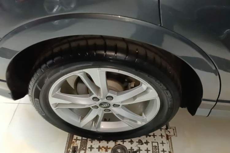 Used Audi Q3 2021 35 TFSI Fashionable and Elegant Model Right Rear Wheel Hub
