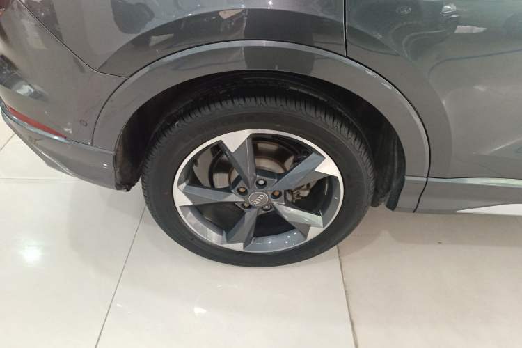 Used Audi Q3 2021 35 TFSI Fashion Dynamic Model Right Rear Wheel Hub