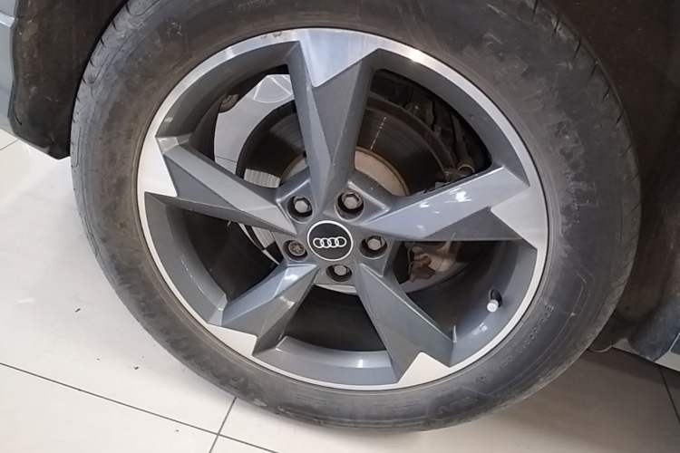 Used Audi Q3 2021 35 TFSI Fashion Dynamic Model Right Rear Wheel Hub