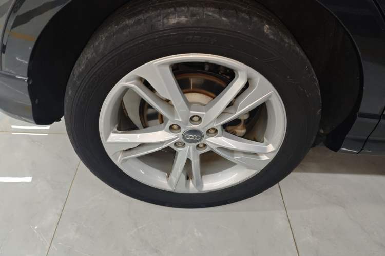 Used Audi Q3 2021 35 TFSI Fashionable and Elegant Model Right Rear Wheel Hub