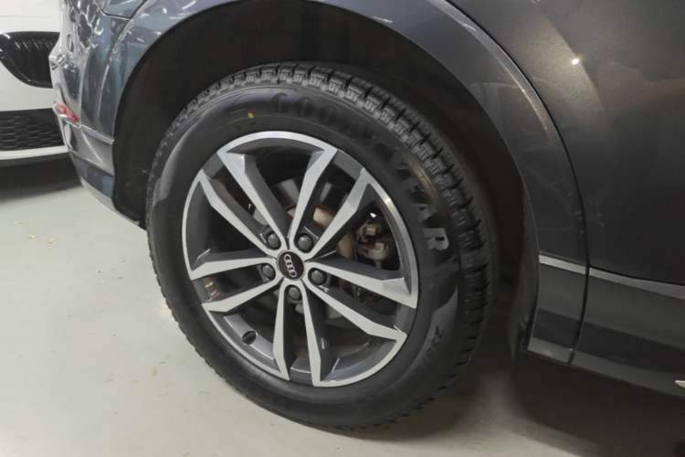 Used Audi Q3 2021 35 TFSI Progressive Dynamic Edition Right Rear Wheel Hub