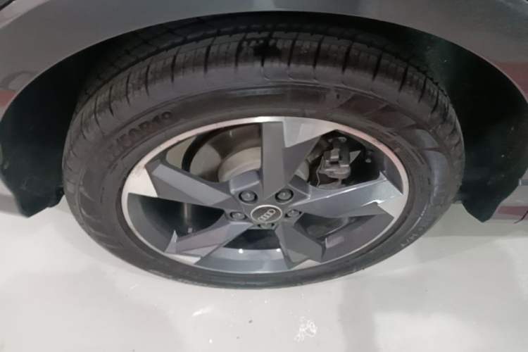 Used Audi Q3 2021 35 TFSI Fashion Dynamic Model Right Rear Wheel Hub