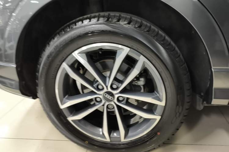 Used Audi Q3 2021 35 TFSI Progressive Dynamic Edition Right Rear Wheel Hub