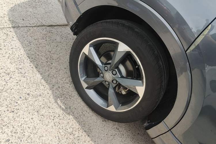 Used Audi Q3 2021 35 TFSI Fashion Dynamic Model Right Rear Wheel Hub