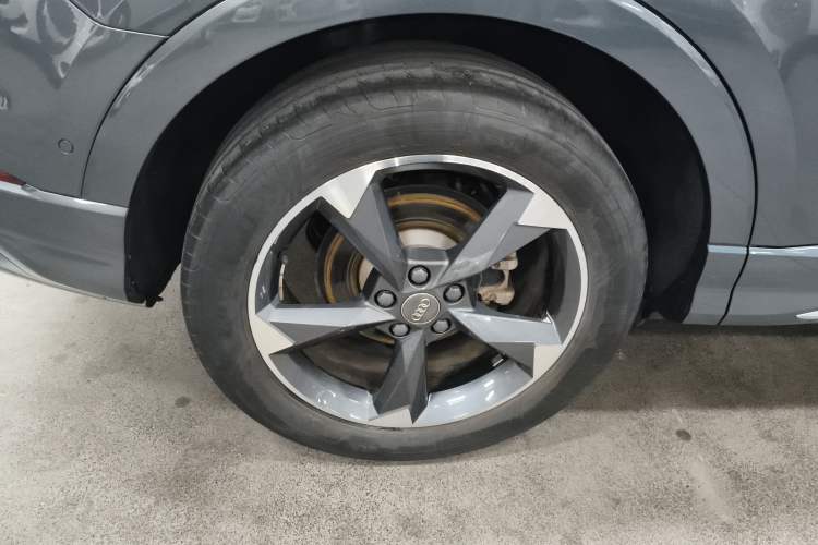 Used Audi Q3 2021 35 TFSI Fashion Dynamic Model Right Rear Wheel Hub