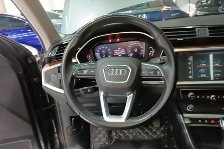Used Audi Q3 2021 35 TFSI Fashionable and Elegant Model Steering Wheel