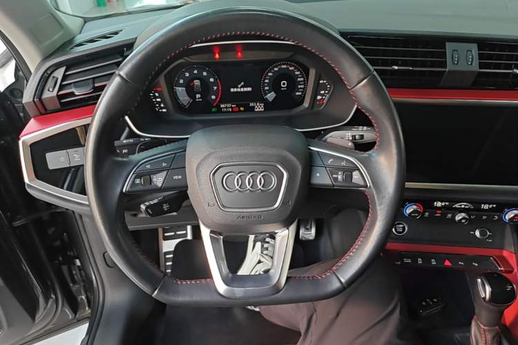 Used Audi Q3 2021 40 TFSI Fashion Dynamic Model Steering Wheel