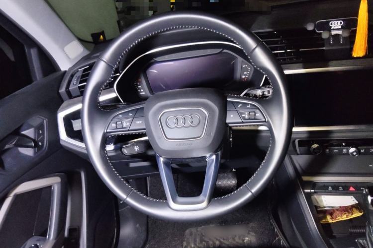 Used Audi Q3 2021 35 TFSI Progressive Dynamic Edition Steering Wheel
