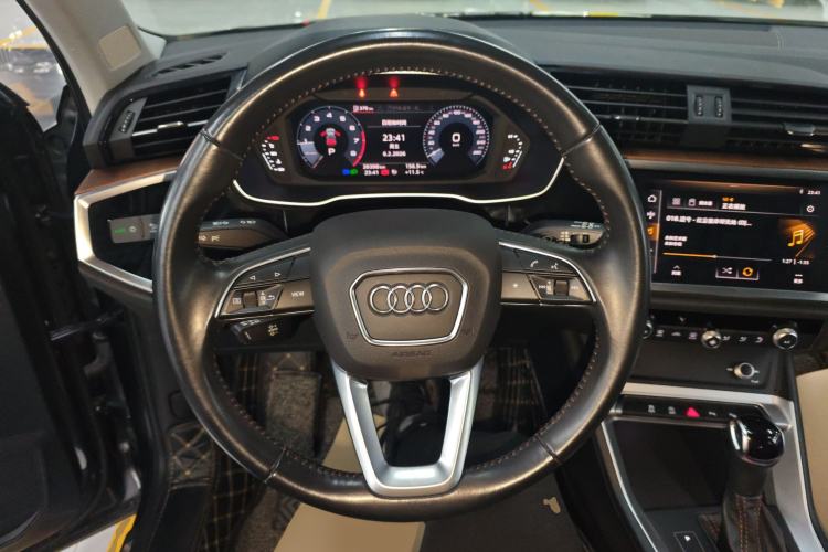 Used Audi Q3 2021 35 TFSI Fashionable and Elegant Model Steering Wheel
