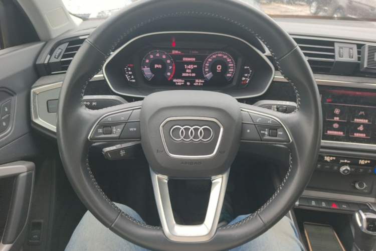 Used Audi Q3 2021 35 TFSI Progressive Dynamic Edition Steering Wheel