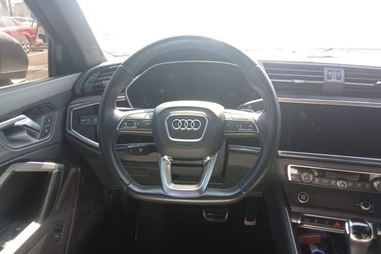 Used Audi Q3 2021 45 TFSI quattro Fashion Dynamic Model Steering Wheel