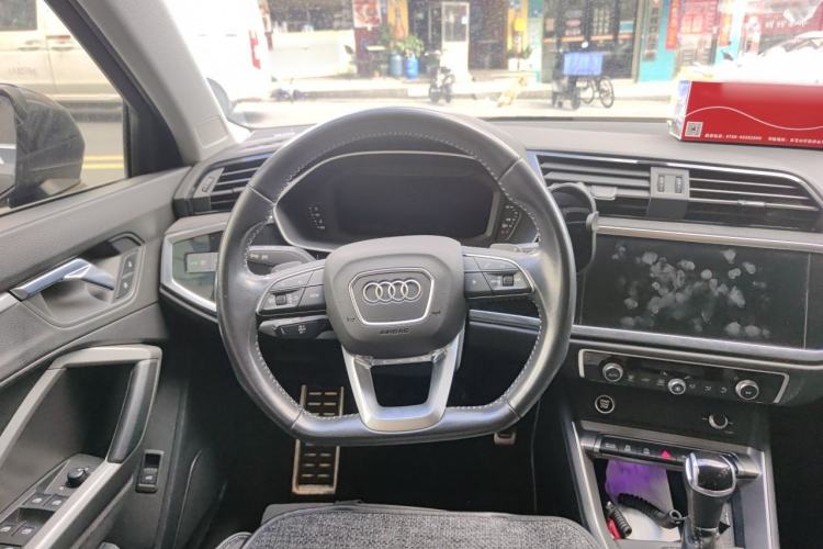Used Audi Q3 2021 45 TFSI quattro Fashion Dynamic Model Steering Wheel