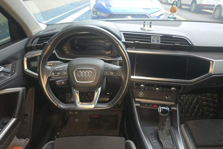 Used Audi Q3 2021 35 TFSI Fashion Dynamic Model Steering Wheel