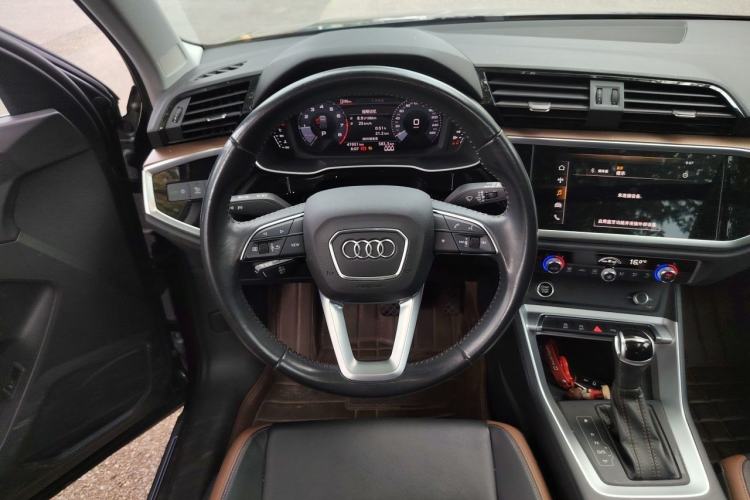 Used Audi Q3 2021 35 TFSI Fashionable and Elegant Model Steering Wheel