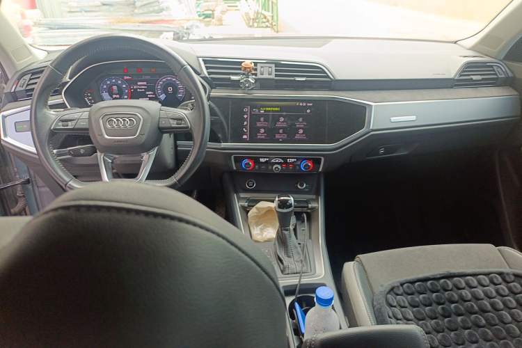 Used Audi Q3 2021 35 TFSI Fashion Dynamic Model Center Console