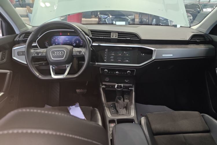 Used Audi Q3 2021 35 TFSI Fashion Dynamic Model Center Console