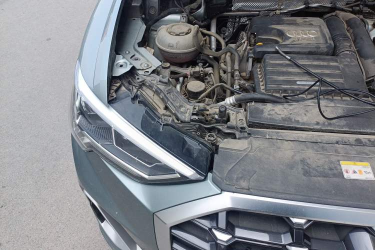 Used Audi Q3 2021 35 TFSI Fashion Dynamic Model Engine Bay Right