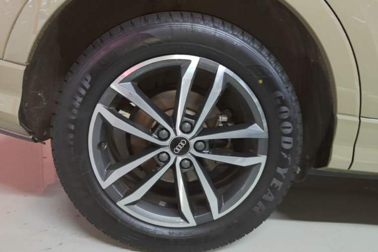 Used Audi Q3 2021 35 TFSI Progressive Dynamic Edition Right Rear Wheel Hub