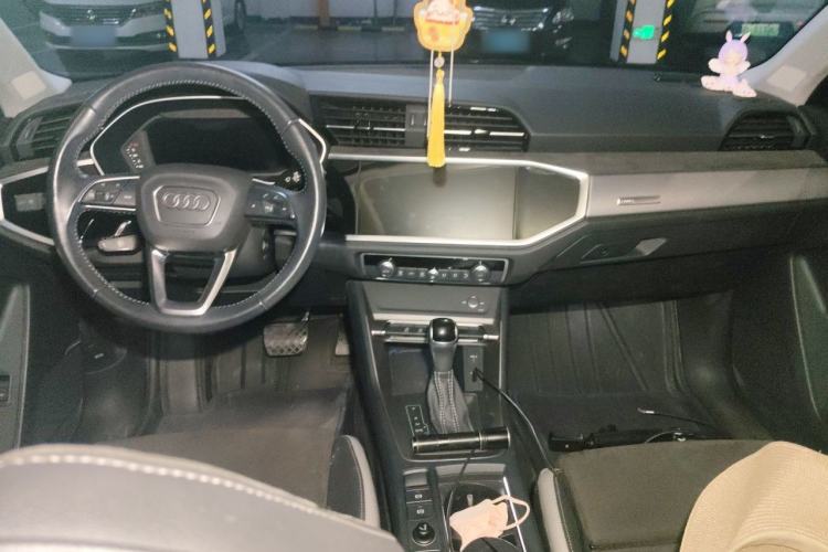 Used Audi Q3 2021 35 TFSI Progressive Dynamic Edition Center Console