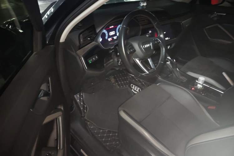 Used Audi Q3 2021 35 TFSI Progressive Dynamic Edition Driver Seat