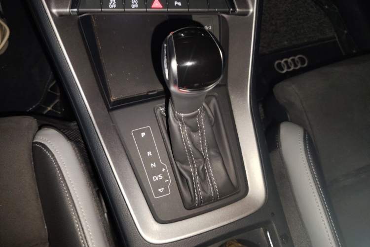 Used Audi Q3 2021 35 TFSI Progressive Dynamic Edition Gear Lever