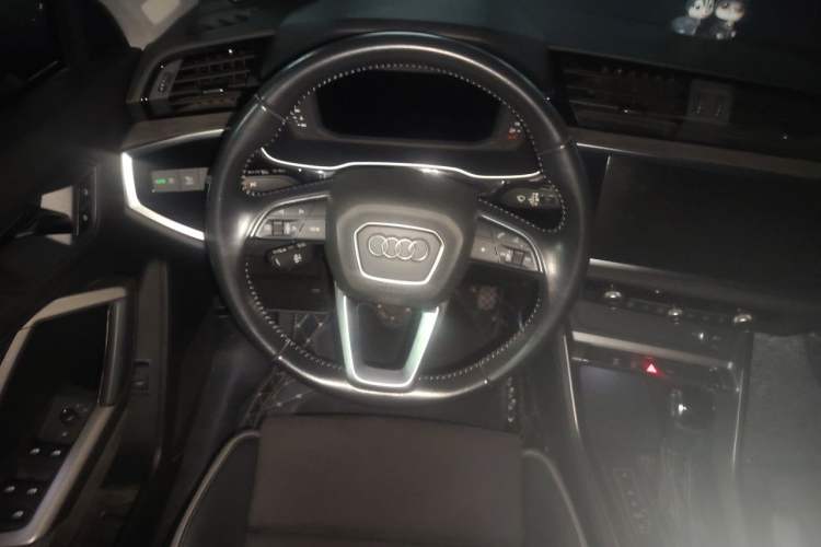 Used Audi Q3 2021 35 TFSI Progressive Dynamic Edition Steering Wheel