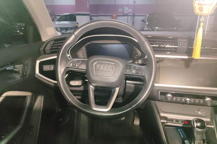Used Audi Q3 2021 35 TFSI Progressive Dynamic Edition Steering Wheel