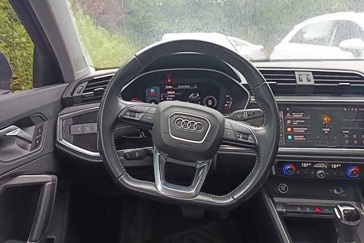 Used Audi Q3 2021 35 TFSI Fashion Dynamic Model Steering Wheel
