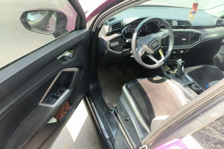 Used Audi Q3 2021 35 TFSI Progressive Dynamic Edition Driver Seat