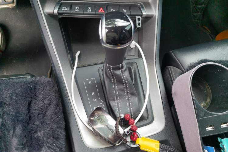 Used Audi Q3 2021 40 TFSI Fashion Dynamic Model Gear Lever