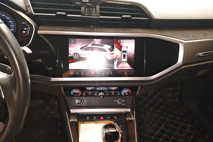 Used Audi Q3 2021 35 TFSI Fashion Dynamic Model Audio And AC Panel