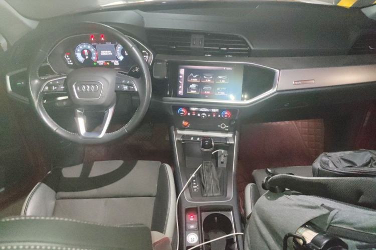 Used Audi Q3 2021 35 TFSI Progressive Dynamic Edition Center Console