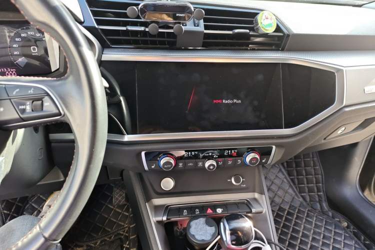 Used Audi Q3 2021 35 TFSI Fashionable and Elegant Model Audio And AC Panel