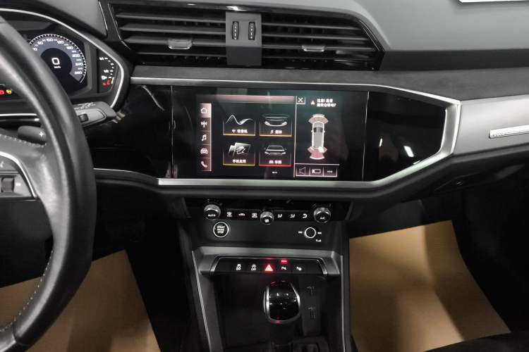 Used Audi Q3 2021 35 TFSI Fashion Dynamic Model Audio And AC Panel