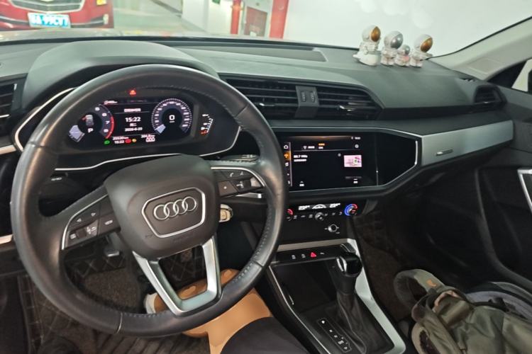 Used Audi Q3 2021 35 TFSI Advanced Style Edition Center Console