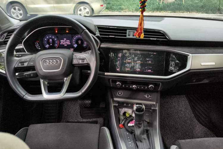 Used Audi Q3 2021 35 TFSI Progressive Dynamic Edition Center Console