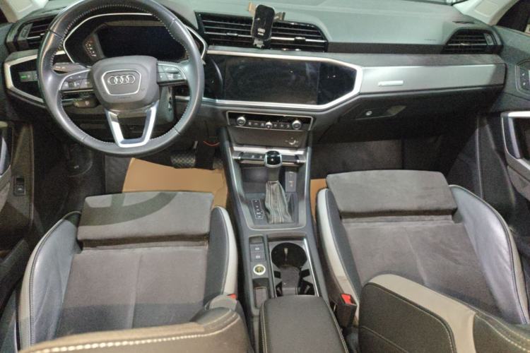 Used Audi Q3 2021 35 TFSI Progressive Dynamic Edition Center Console