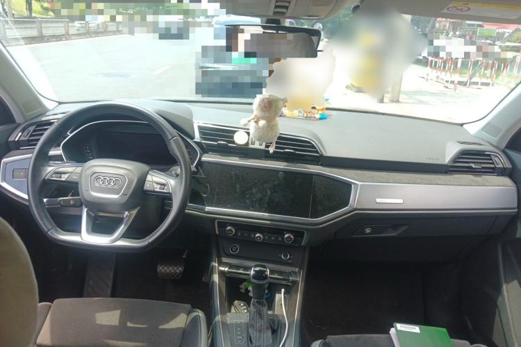 Used Audi Q3 2021 35 TFSI Fashion Dynamic Model Center Console