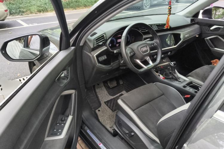 Used Audi Q3 2021 35 TFSI Progressive Dynamic Edition Driver Seat