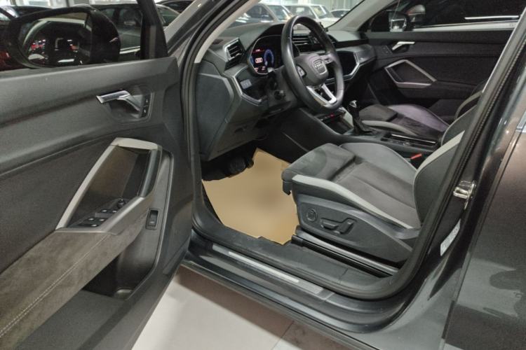 Used Audi Q3 2021 35 TFSI Progressive Dynamic Edition Driver Seat