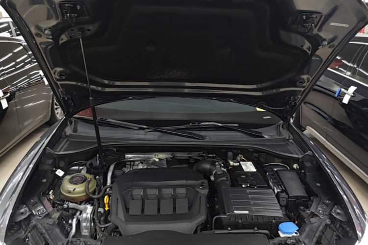 Used Audi Q3 2021 40 TFSI Fashion Dynamic Model Engine Bay