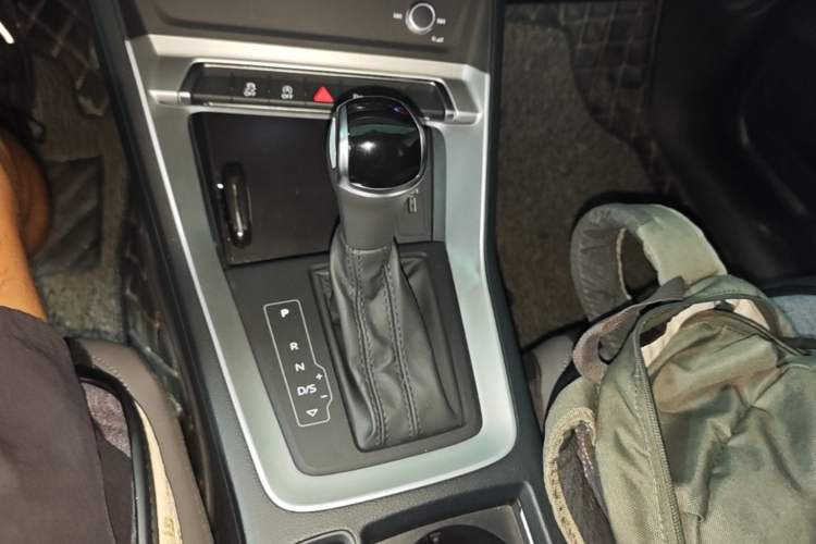 Used Audi Q3 2021 35 TFSI Advanced Style Edition Gear Lever
